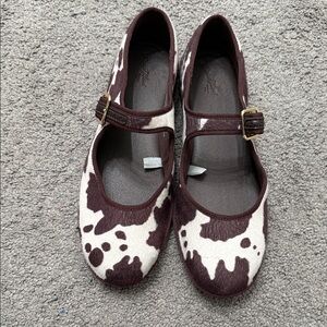 Universal Thread Brown and Cream Flats